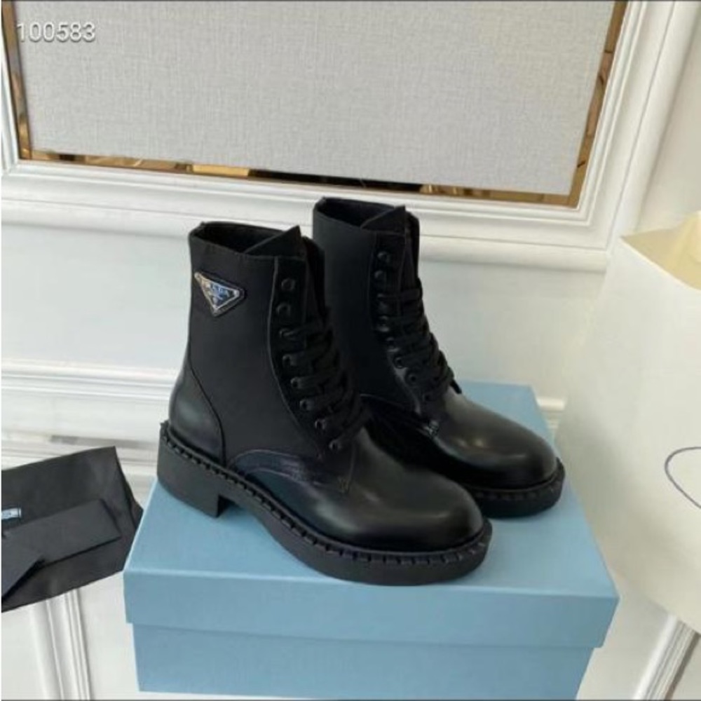 Brand new. Size 42 similar to Prad